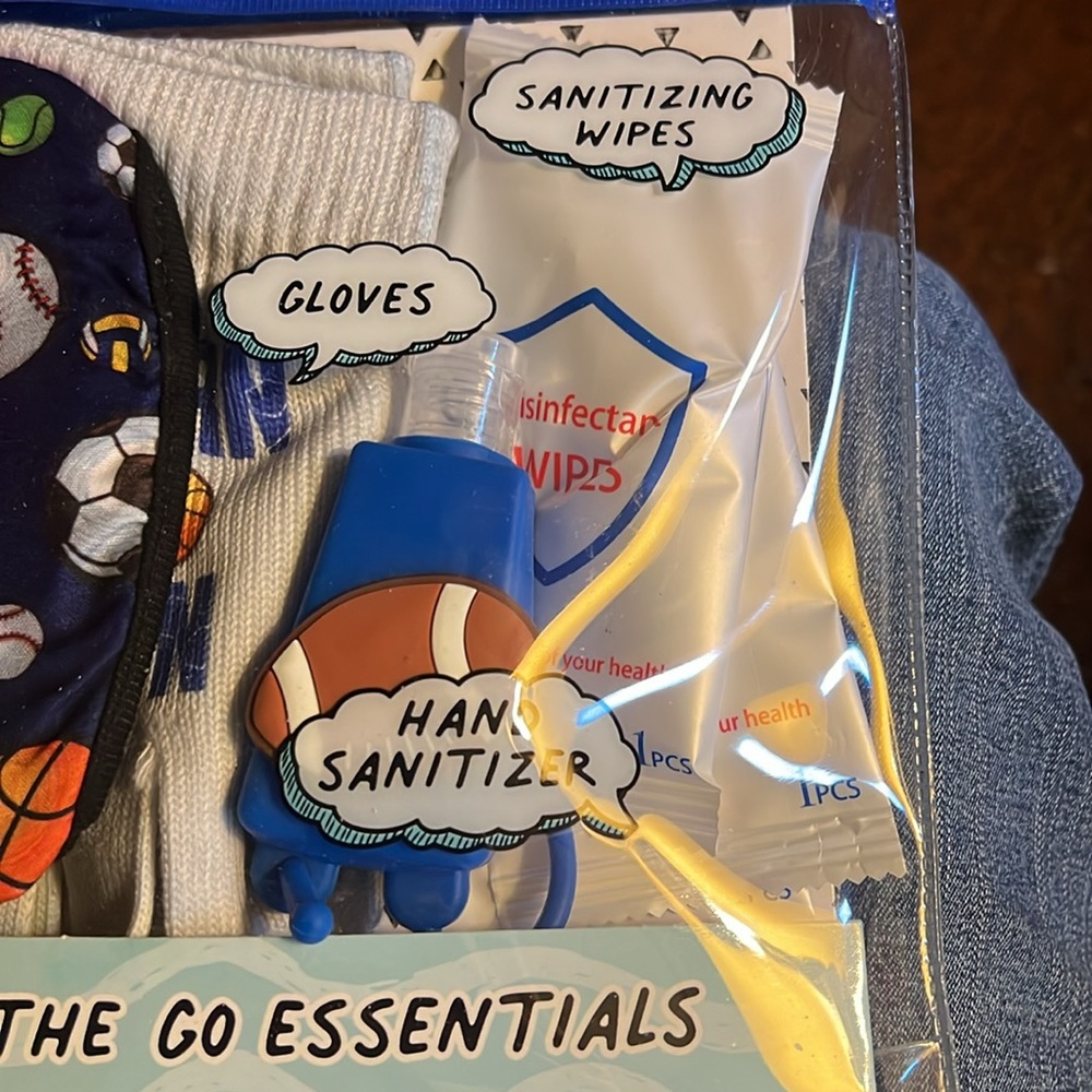KIDS. ESSENTIALS. BOY - Picture 3 of 6
